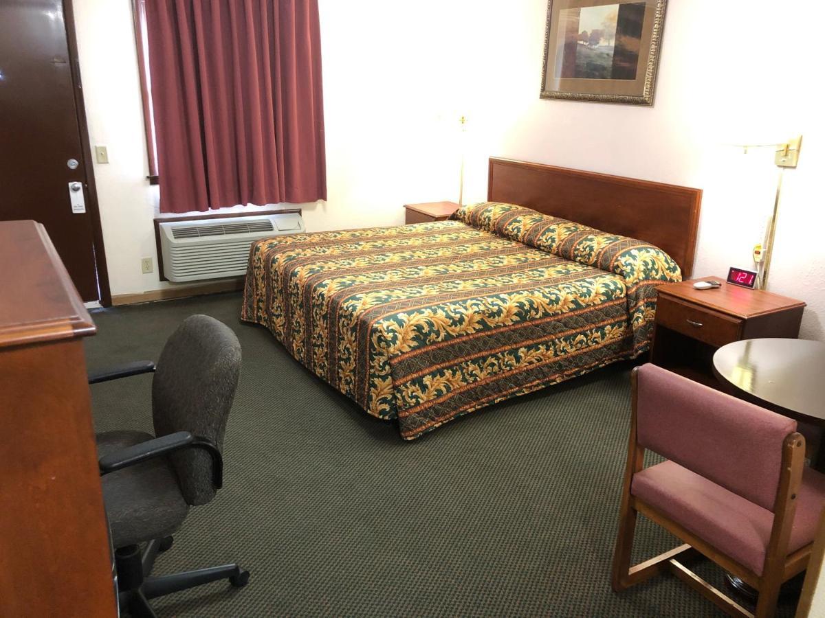Budget Host Inn - エンポーリア エクステリア 写真