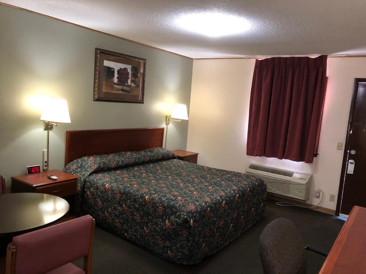 Budget Host Inn - エンポーリア エクステリア 写真