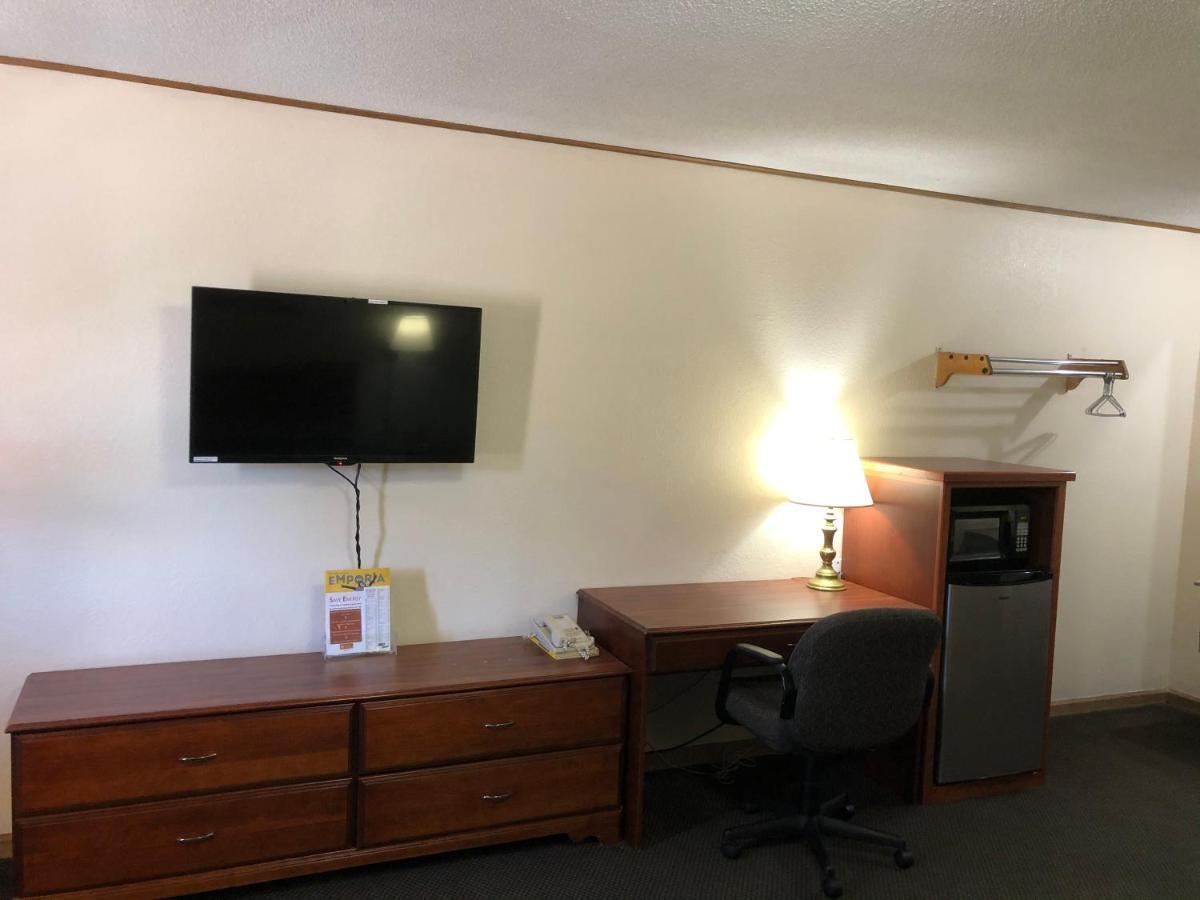 Budget Host Inn - エンポーリア エクステリア 写真