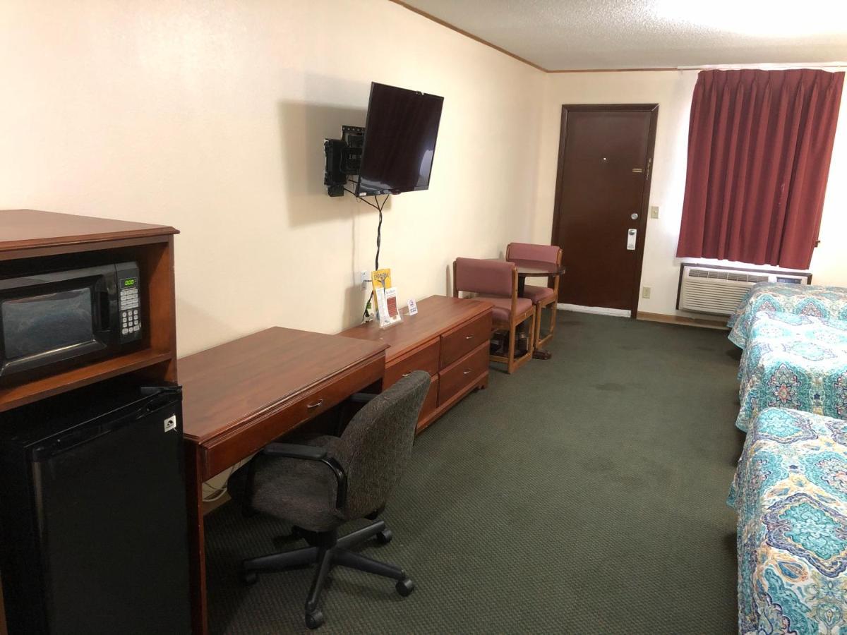 Budget Host Inn - エンポーリア エクステリア 写真